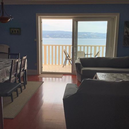 Apartments Lozina On The Beach Омиш Экстерьер фото